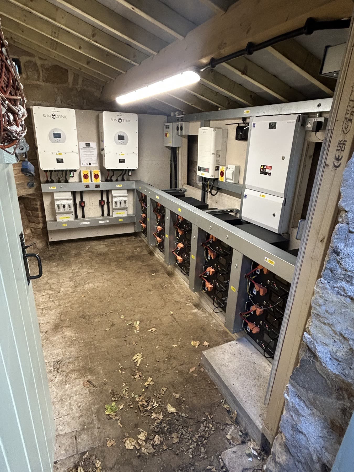 Overview of the three-phase inverter and Fogstar battery installation