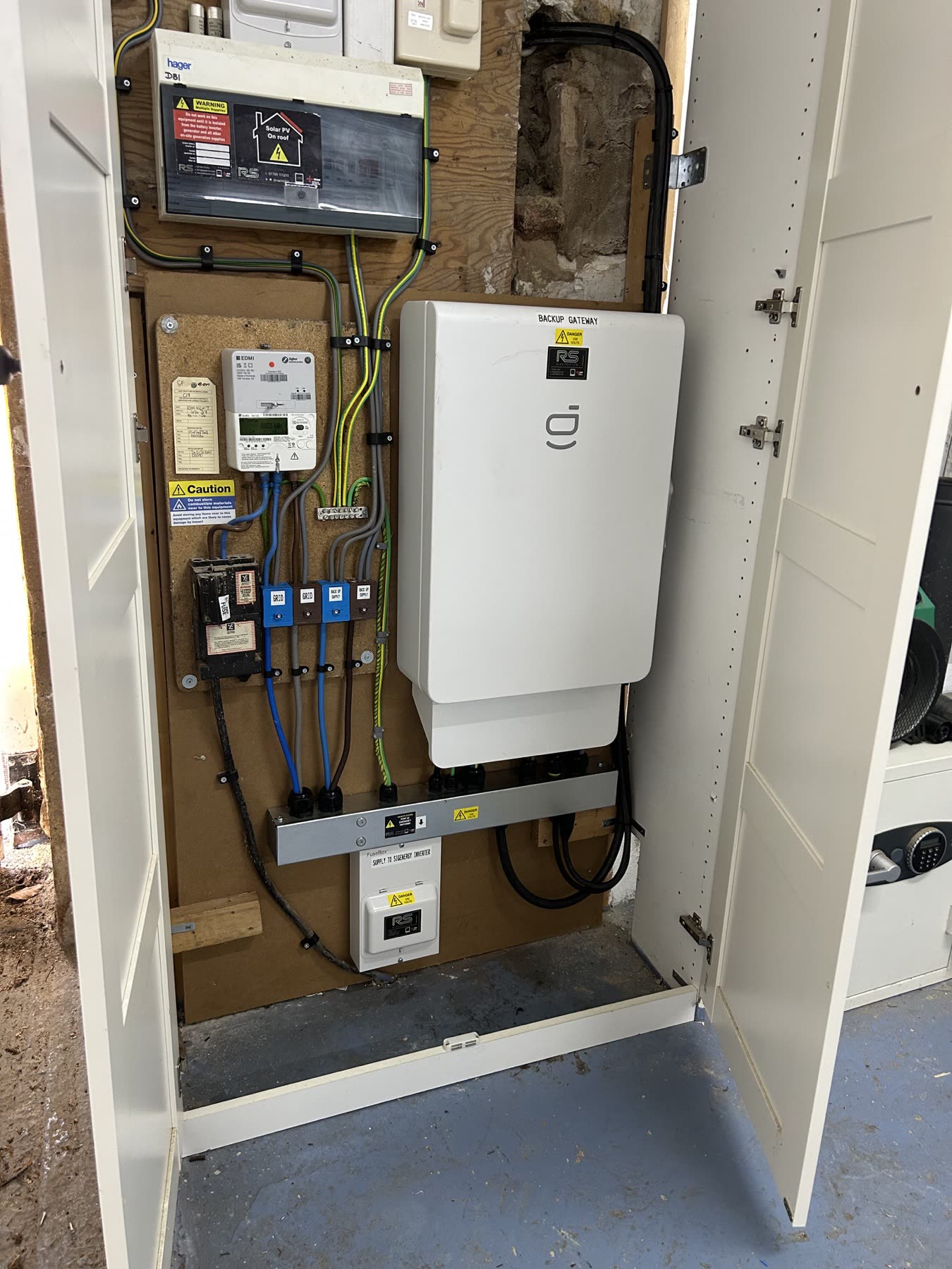 Sigenergy Backup Gateway and electrical distribution equipment installed in Weeton