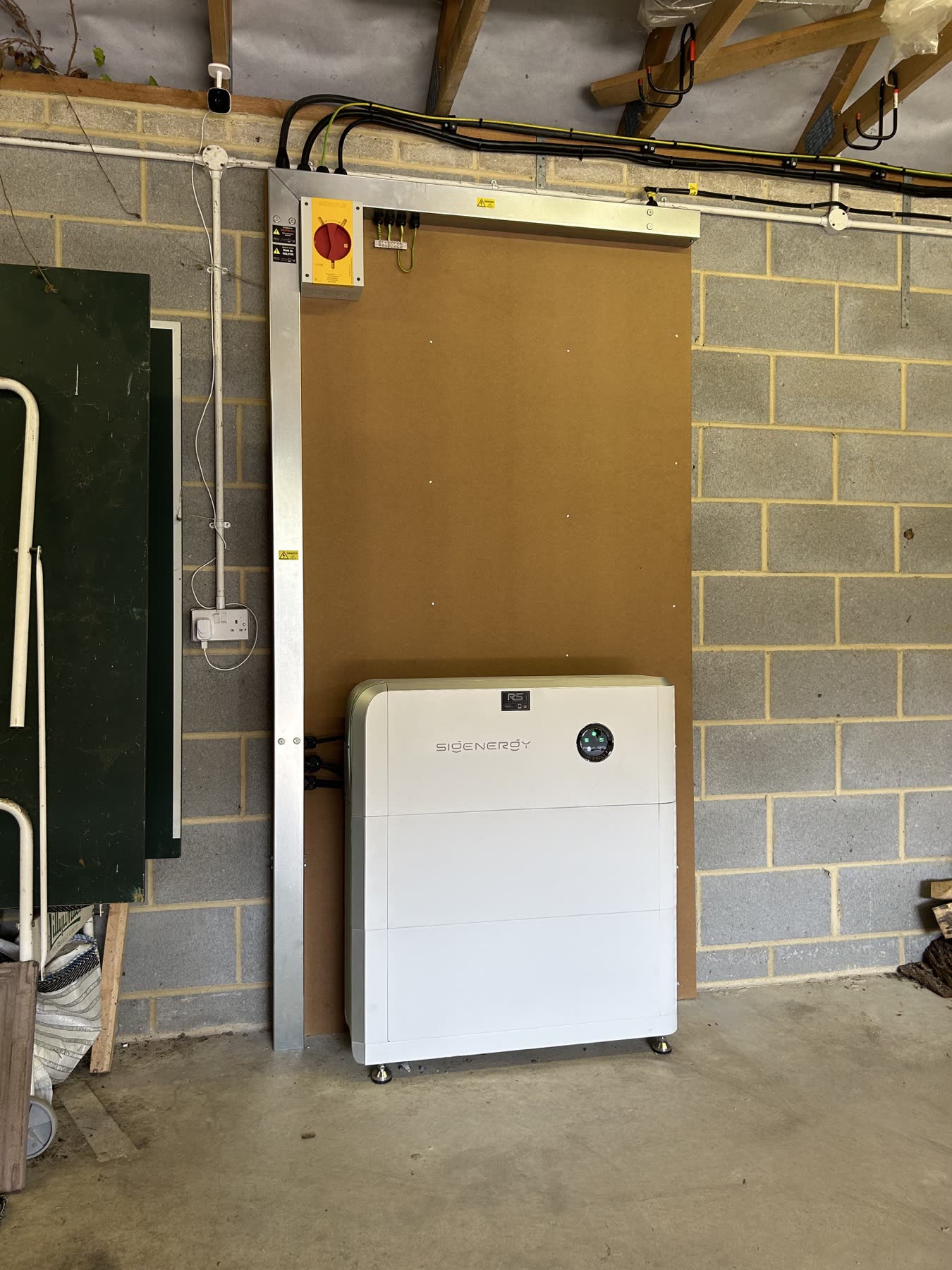 Sigenergy inverter and 20 kWh SigenStor battery system installation